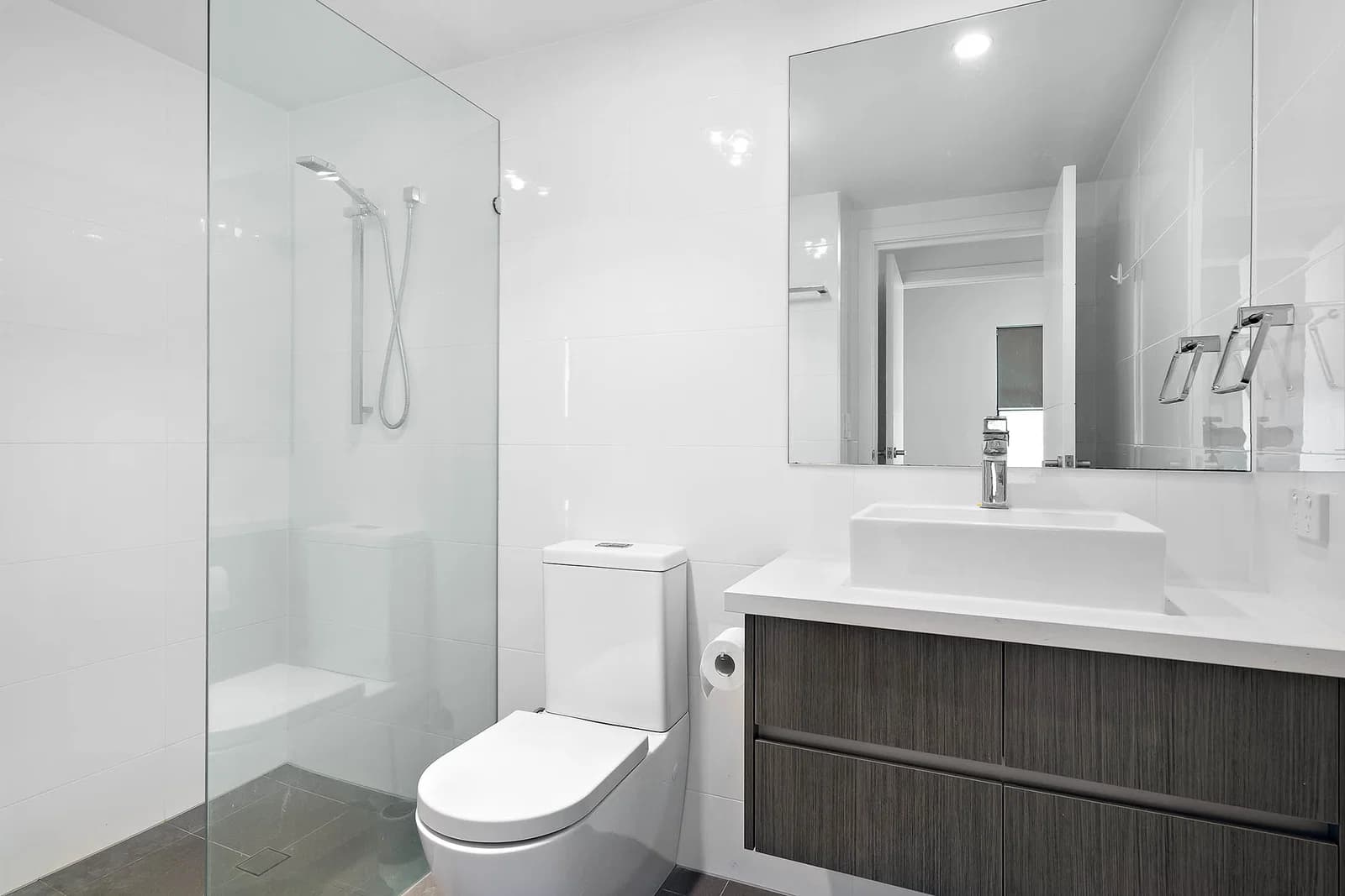 8/45 Clarence Road Indooroopilly QLD 4068, Indooroopilly - Thumbnail 7