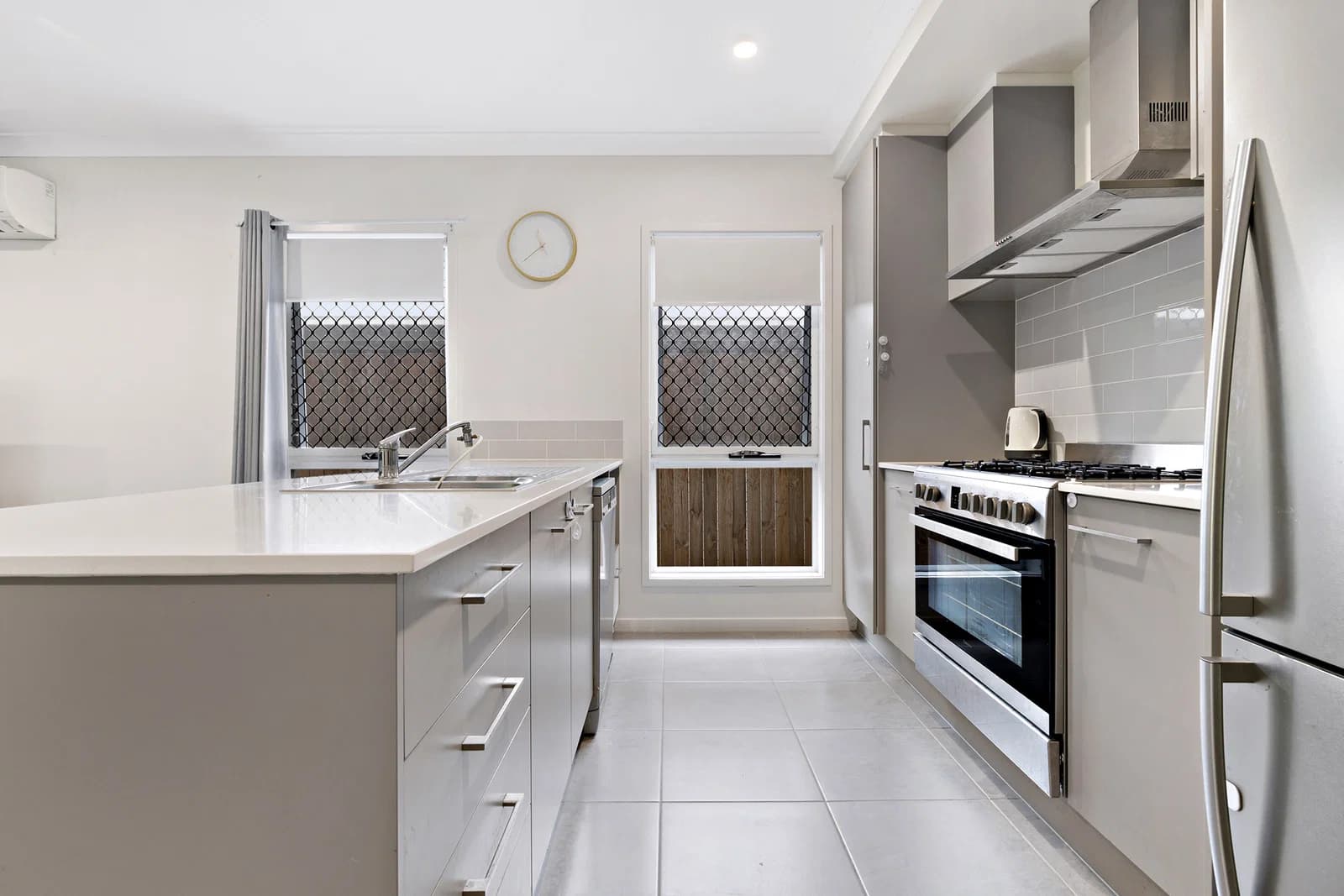 25 Kingsdale Avenue, Thornlands, QLD, 4164, Thornlands - Thumbnail 2