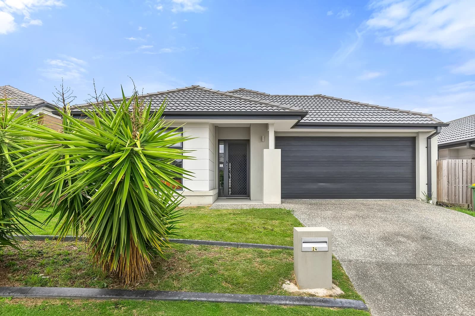 24 Mount Greville Way, Park Ridge, QLD, 4125, Park Ridge - Thumbnail 2