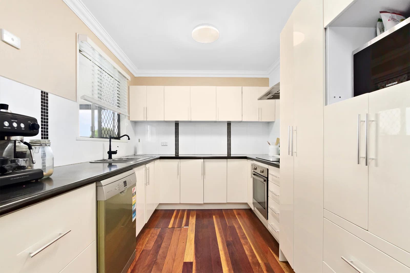 18 Gwendoline Street, Raceview, QLD, 4305, Raceview - Thumbnail 7