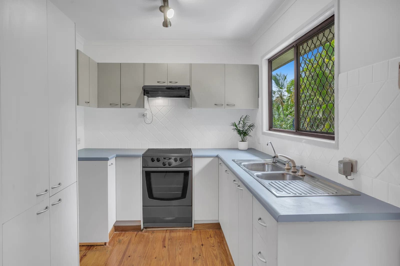 6 Sherwood Crescent, Bellbird Park, QLD, 4300, Bellbird Park - Thumbnail 4