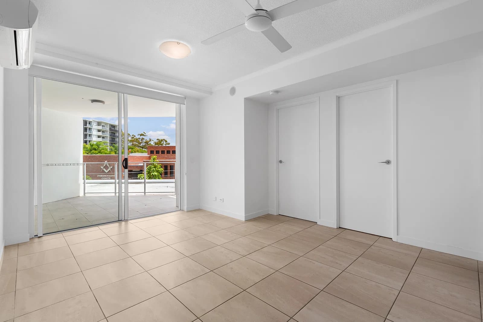 101/283 Logan Road, Greenslopes, QLD, 4120, Greenslopes - Thumbnail 2