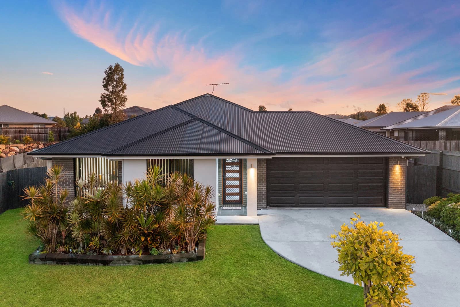17 Pinehill Street, Yarrabilba, QLD, 4207, Yarrabilba - Thumbnail 2