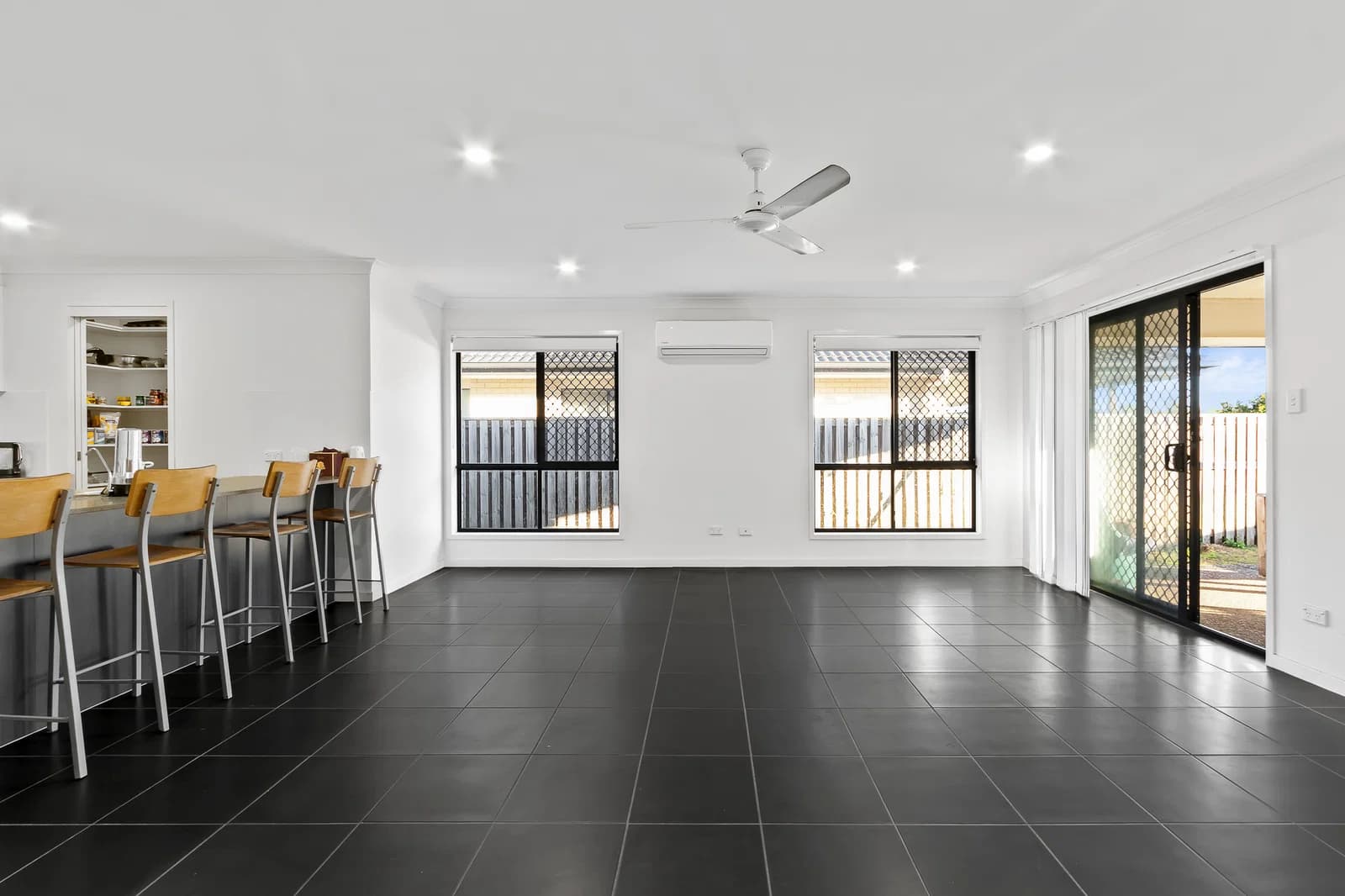 16 Wicker Road, Park Ridge, QLD, 4125, Park Ridge - Thumbnail 7