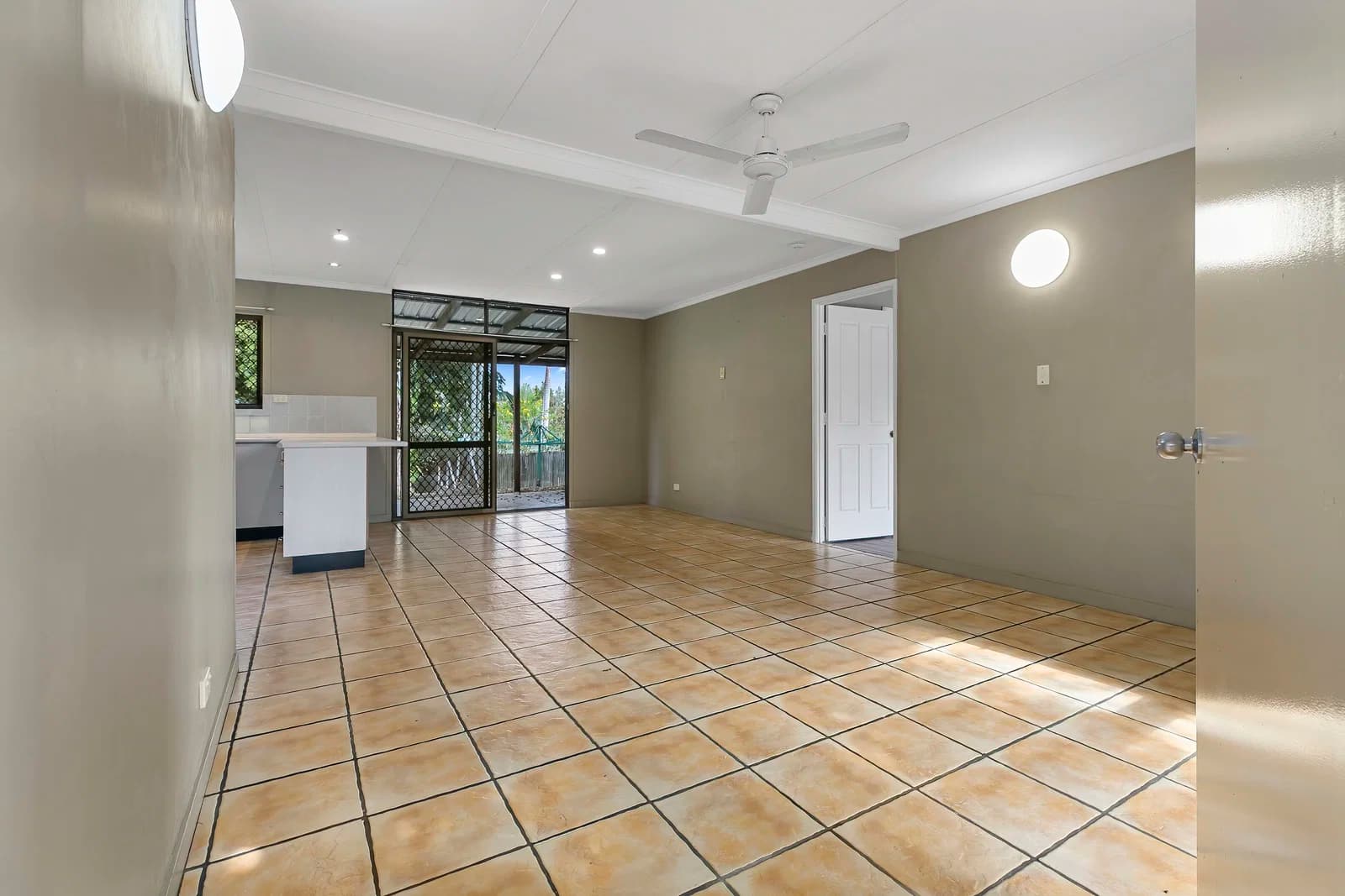 11 Furness Drive, Tewantin, QLD, 4565, Tewantin - Thumbnail 2