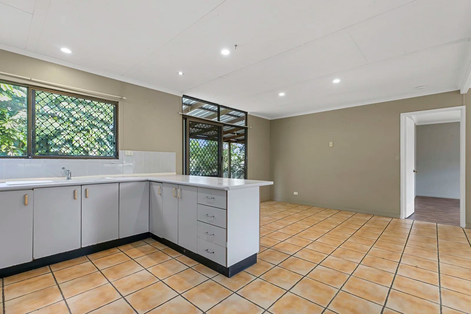 11 Furness Drive, Tewantin, QLD, 4565, Tewantin - Thumbnail 4