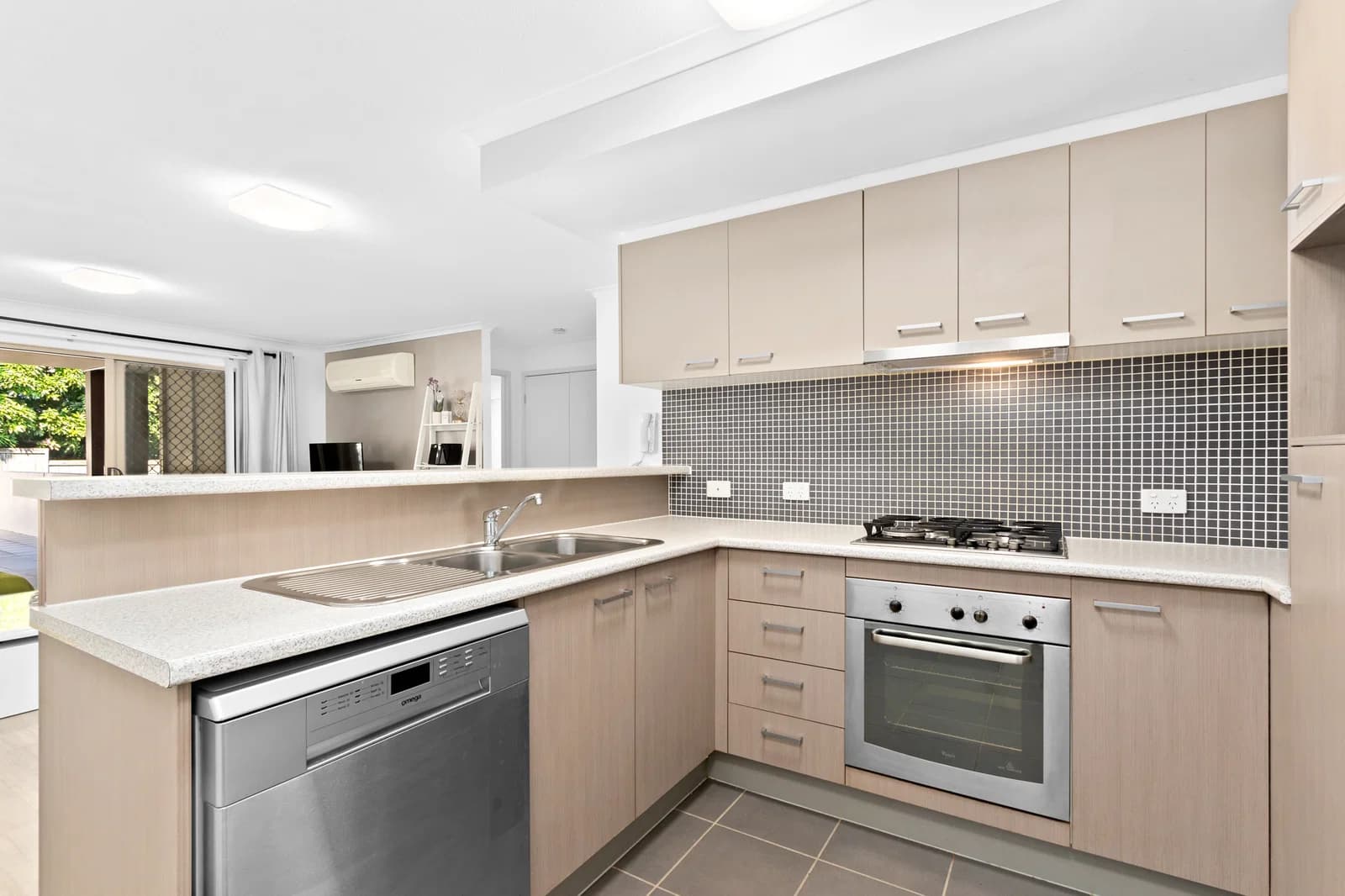 10/269 Nursery Road, Holland Park, QLD, 4121, Holland Park - Thumbnail 4