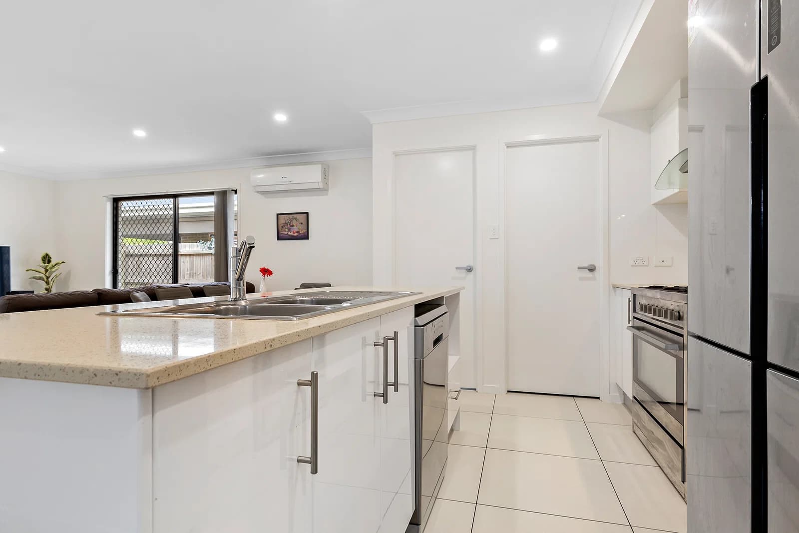 19 Niels Crescent, Park Ridge, QLD, 4125, Park Ridge - Thumbnail 5