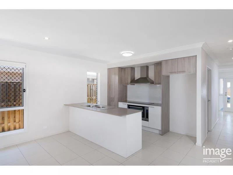 4 Wicker Road, Park Ridge, QLD, 4125, Park Ridge - Thumbnail 3