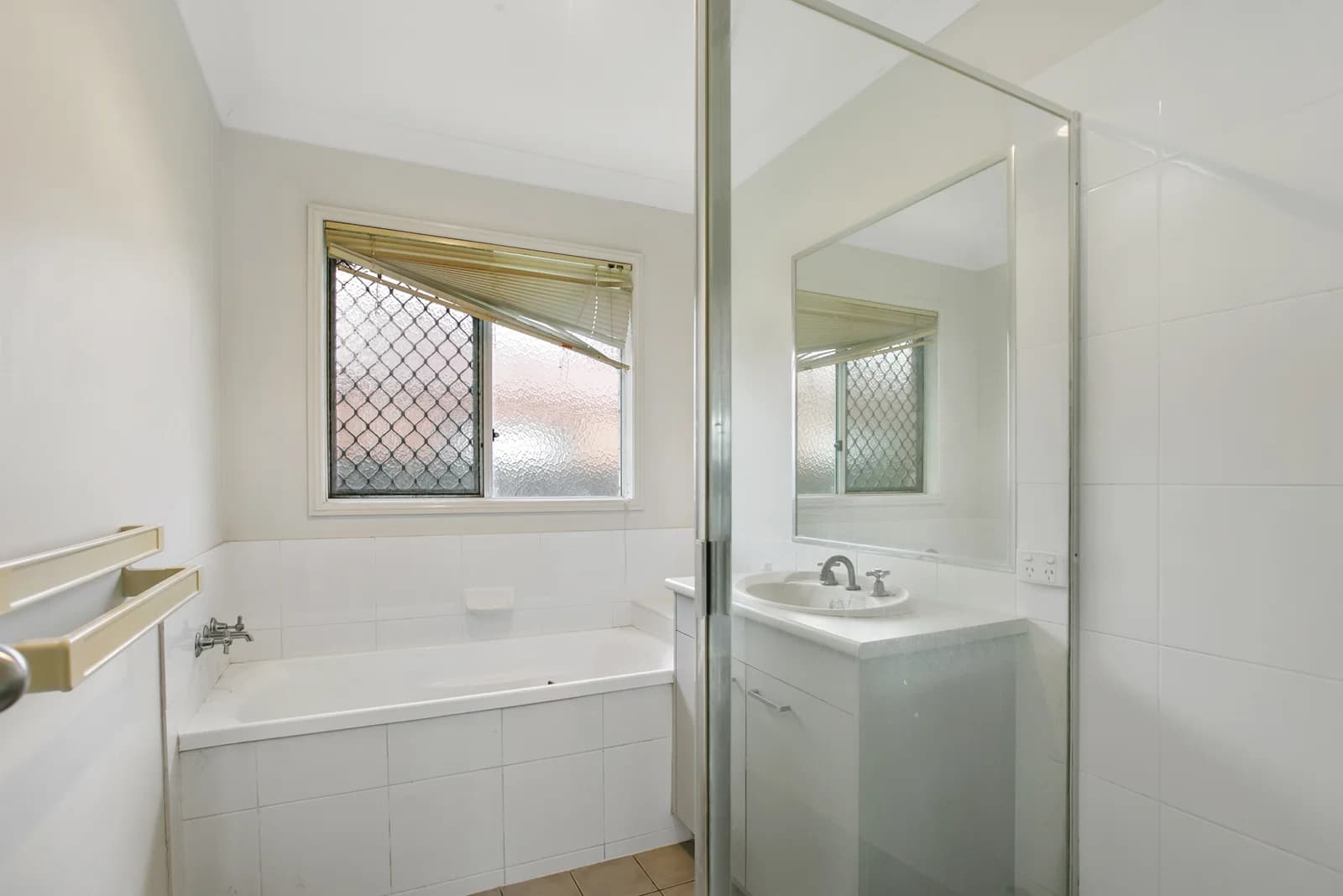 4 Lake Wivenhoe Court, Logan Reserve, QLD, 4133, Logan Reserve - Thumbnail 7
