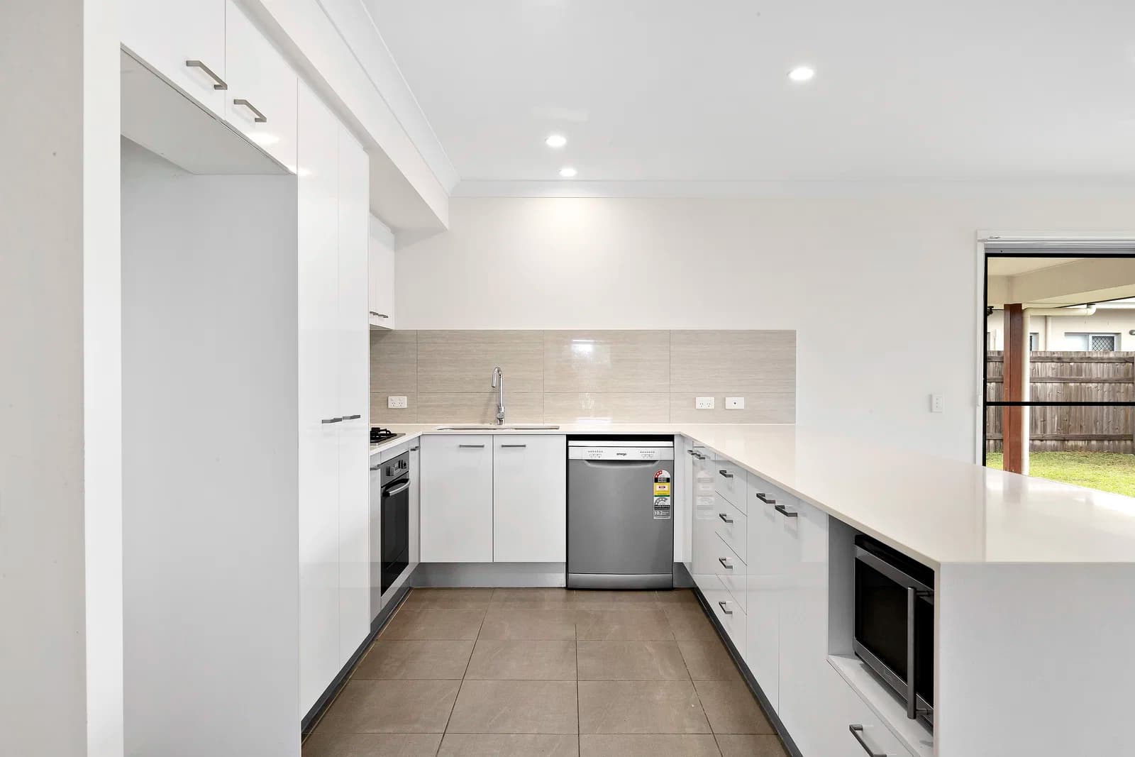 6 Grassway Street, Mango Hill, QLD, 4509, Mango Hill - Thumbnail 3