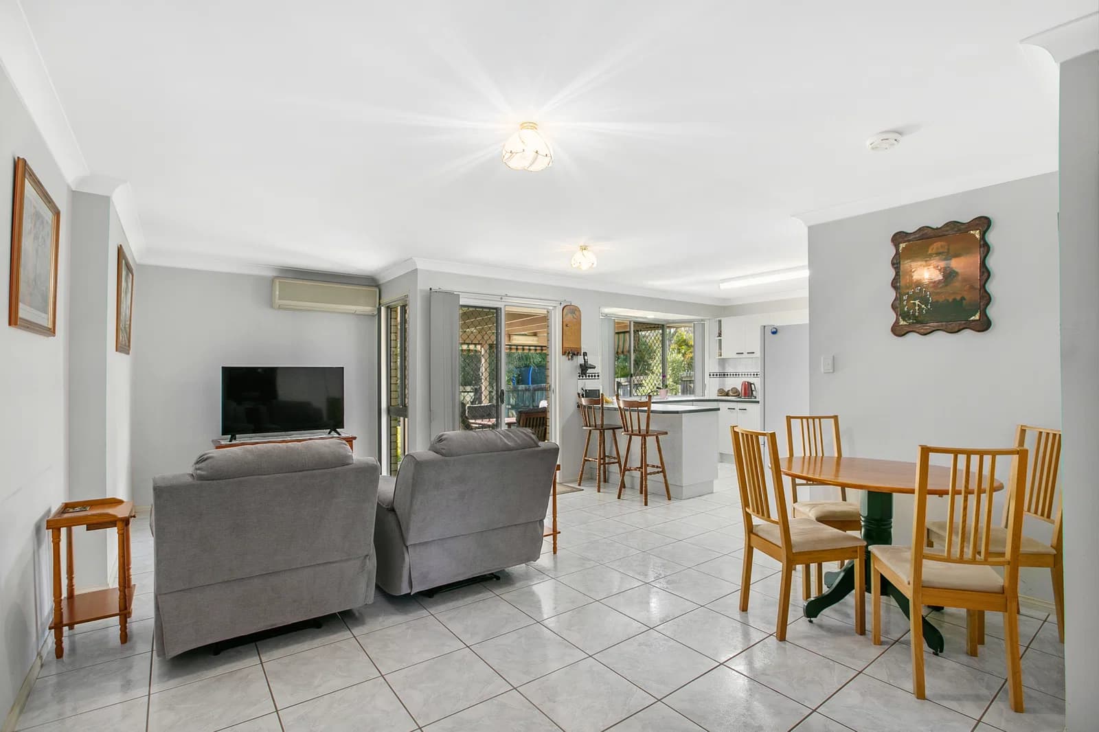 10 Robinson Court, Berrinba, QLD, 4117, Berrinba - Thumbnail 2
