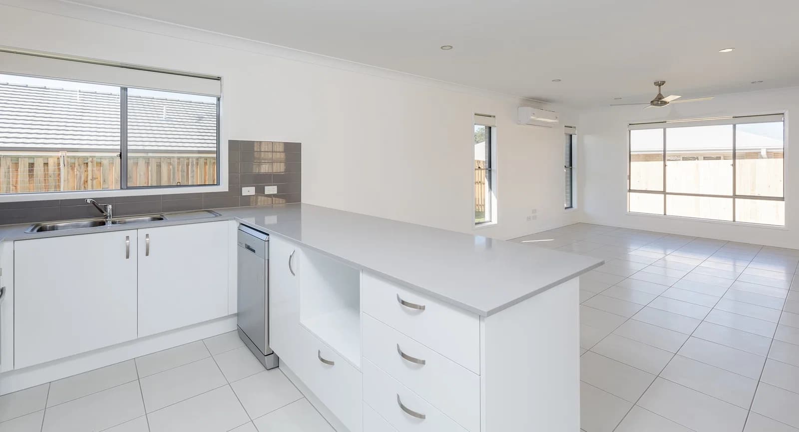 27 Allerton Park Drive, Park Ridge, QLD, 4125, Park Ridge - Thumbnail 2