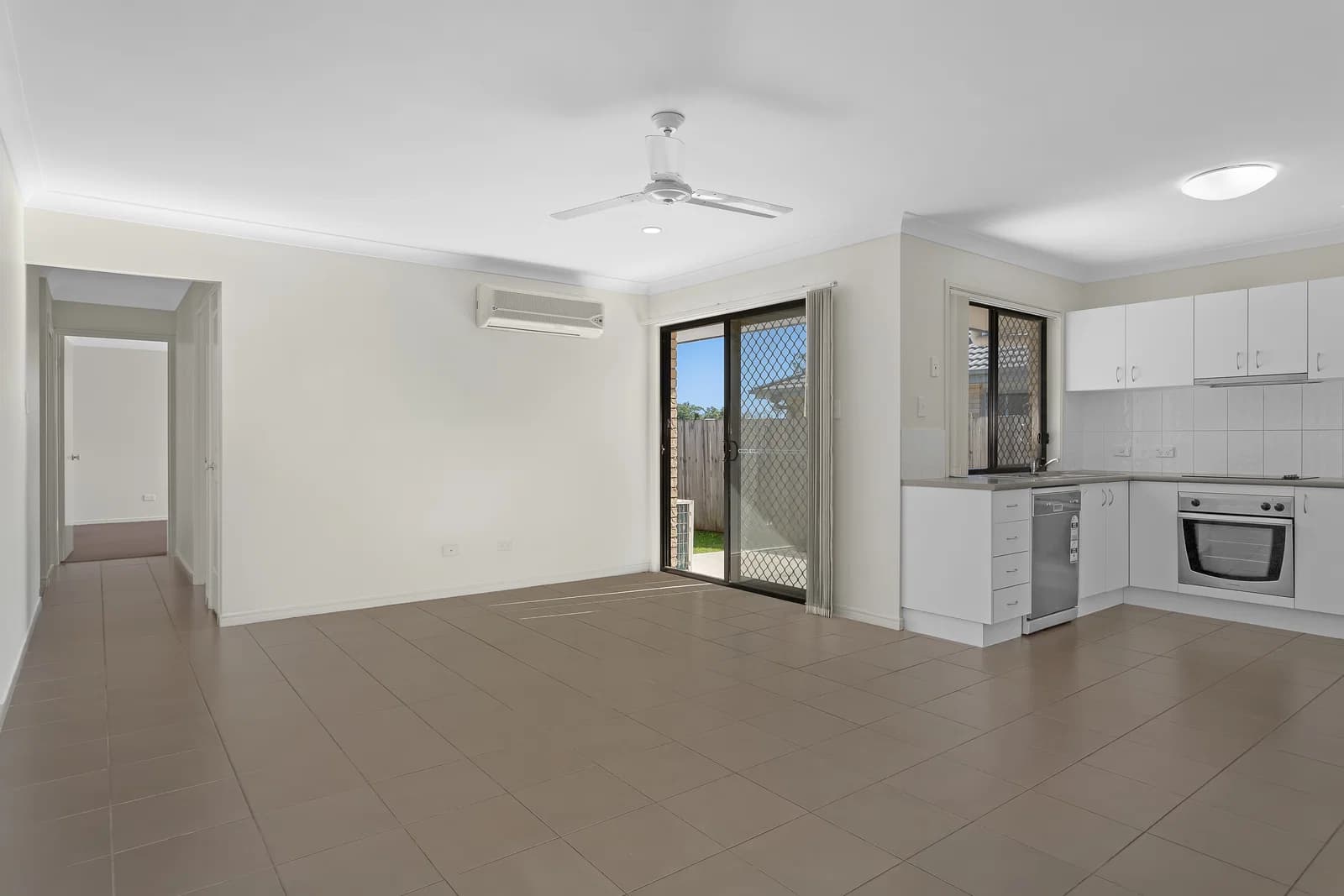 22 Griffen Place, Crestmead, QLD, 4132, Crestmead - Thumbnail 2