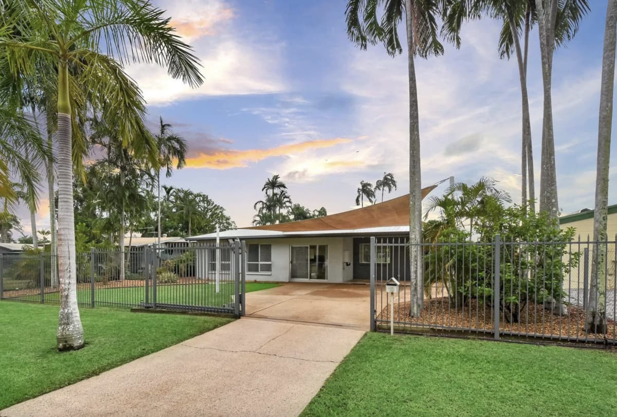 Luxury Golf Course Living on 800sqm | Immaculate Renovation, Pool, Shed, Solar & Space to Breathe, Pool - Thumbnail 2