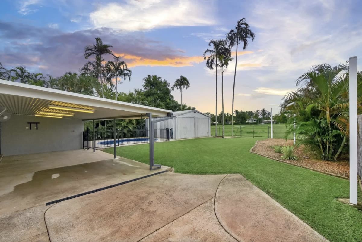 Luxury Golf Course Living on 800sqm | Immaculate Renovation, Pool, Shed, Solar & Space to Breathe, Pool - Thumbnail 3