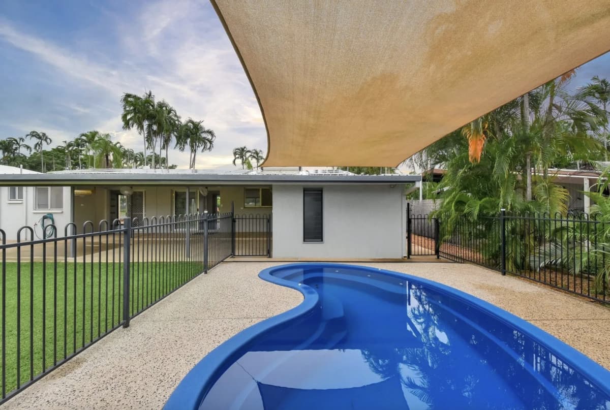 Luxury Golf Course Living on 800sqm | Immaculate Renovation, Pool, Shed, Solar & Space to Breathe, Pool - Thumbnail 4