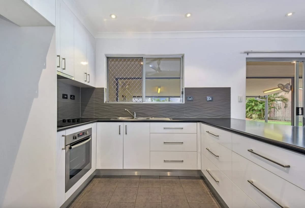 Luxury Golf Course Living on 800sqm | Immaculate Renovation, Pool, Shed, Solar & Space to Breathe, Pool - Thumbnail 5