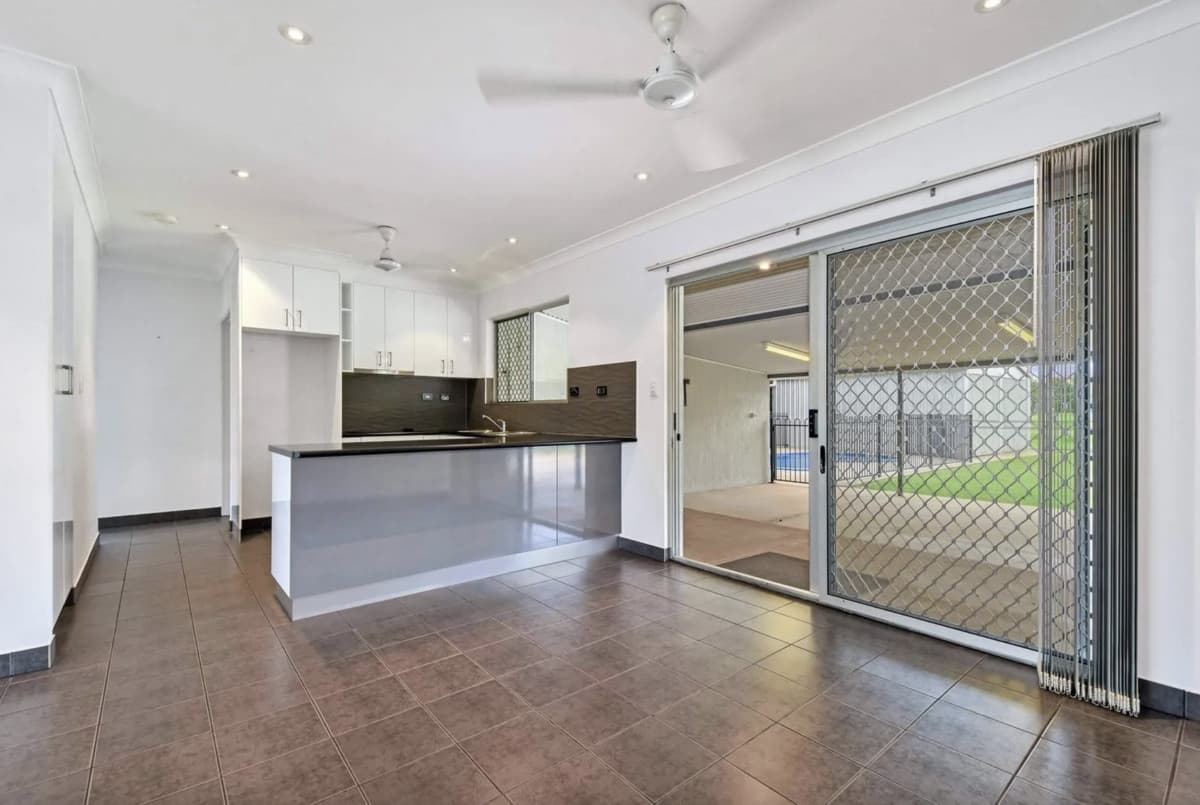 Luxury Golf Course Living on 800sqm | Immaculate Renovation, Pool, Shed, Solar & Space to Breathe, Pool - Thumbnail 6