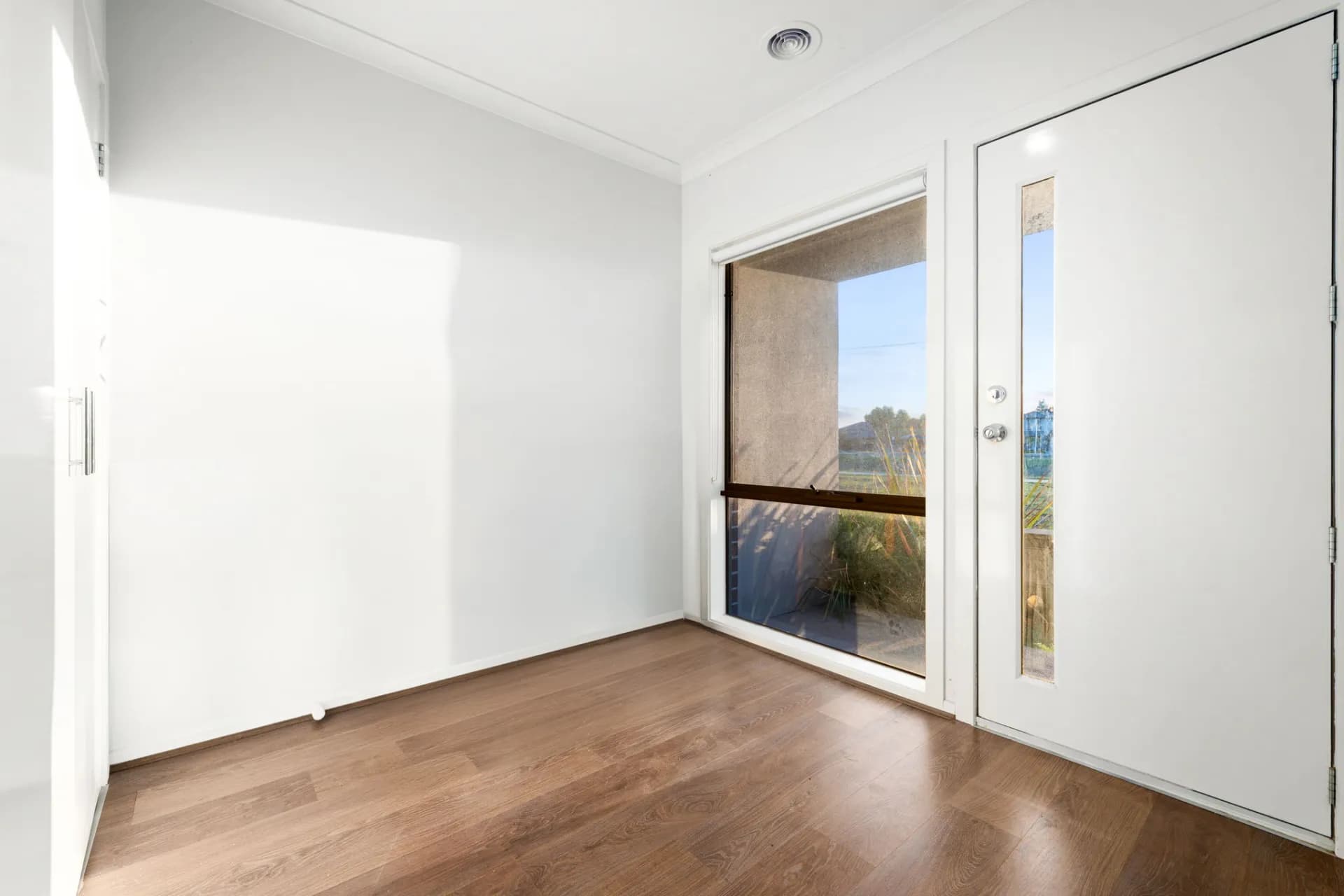 14 Magara Walk, Tarneit, VIC, Tarneit - Thumbnail 2