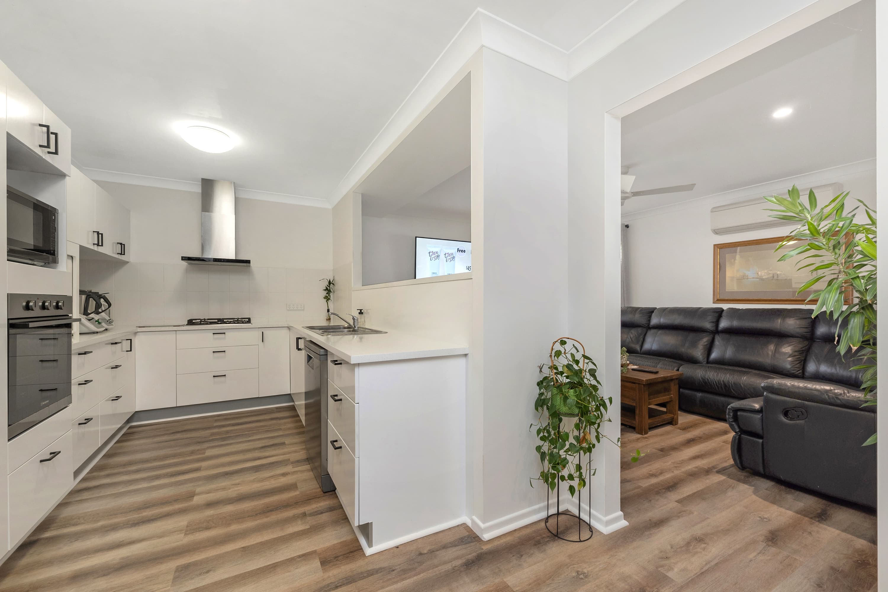 16 Laurie Motti Parade, Kirwan - Thumbnail 2