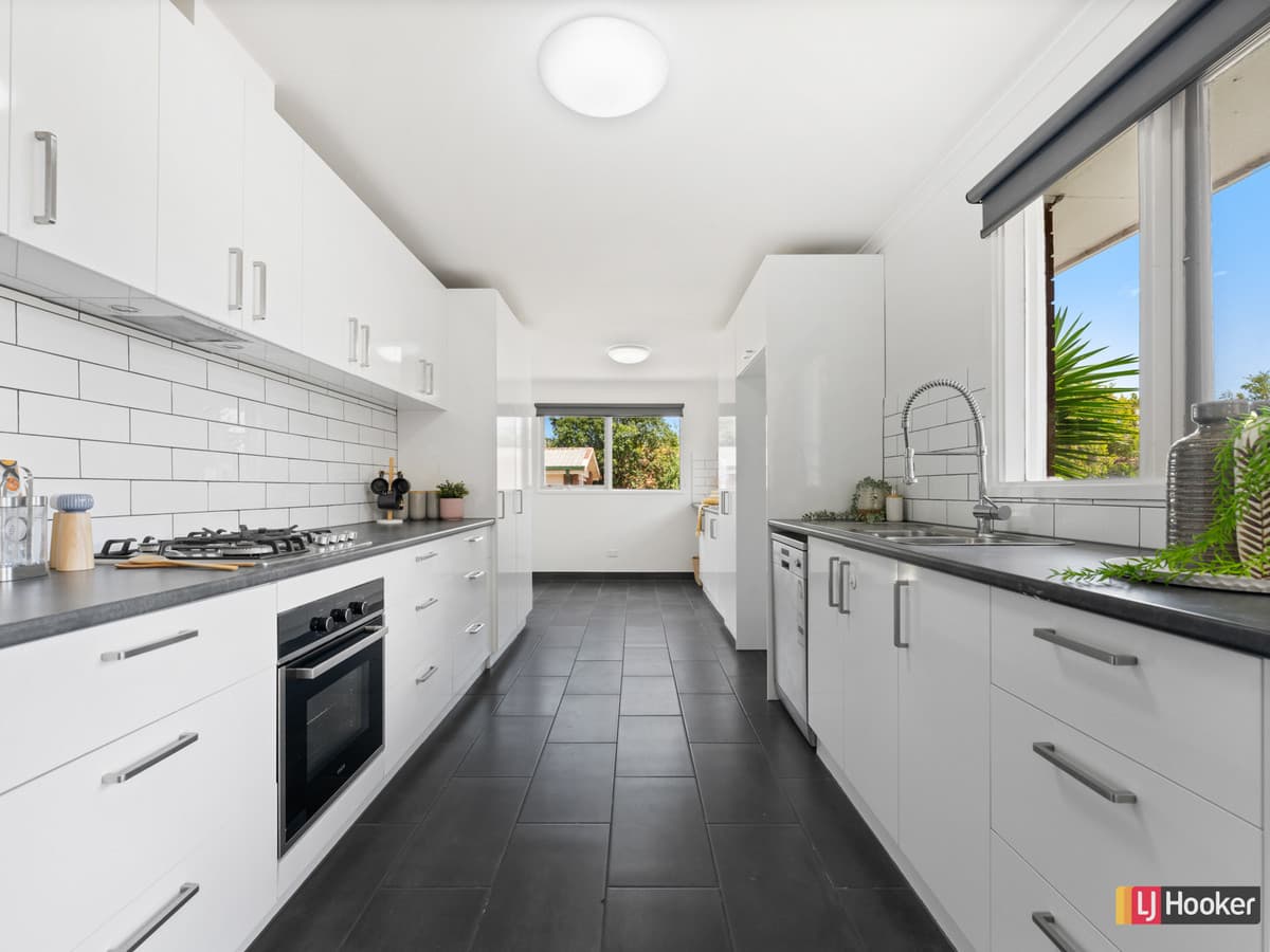 5 East End Crescent, ST ALBANS PARK VIC 3219, St Albans Park - Thumbnail 4