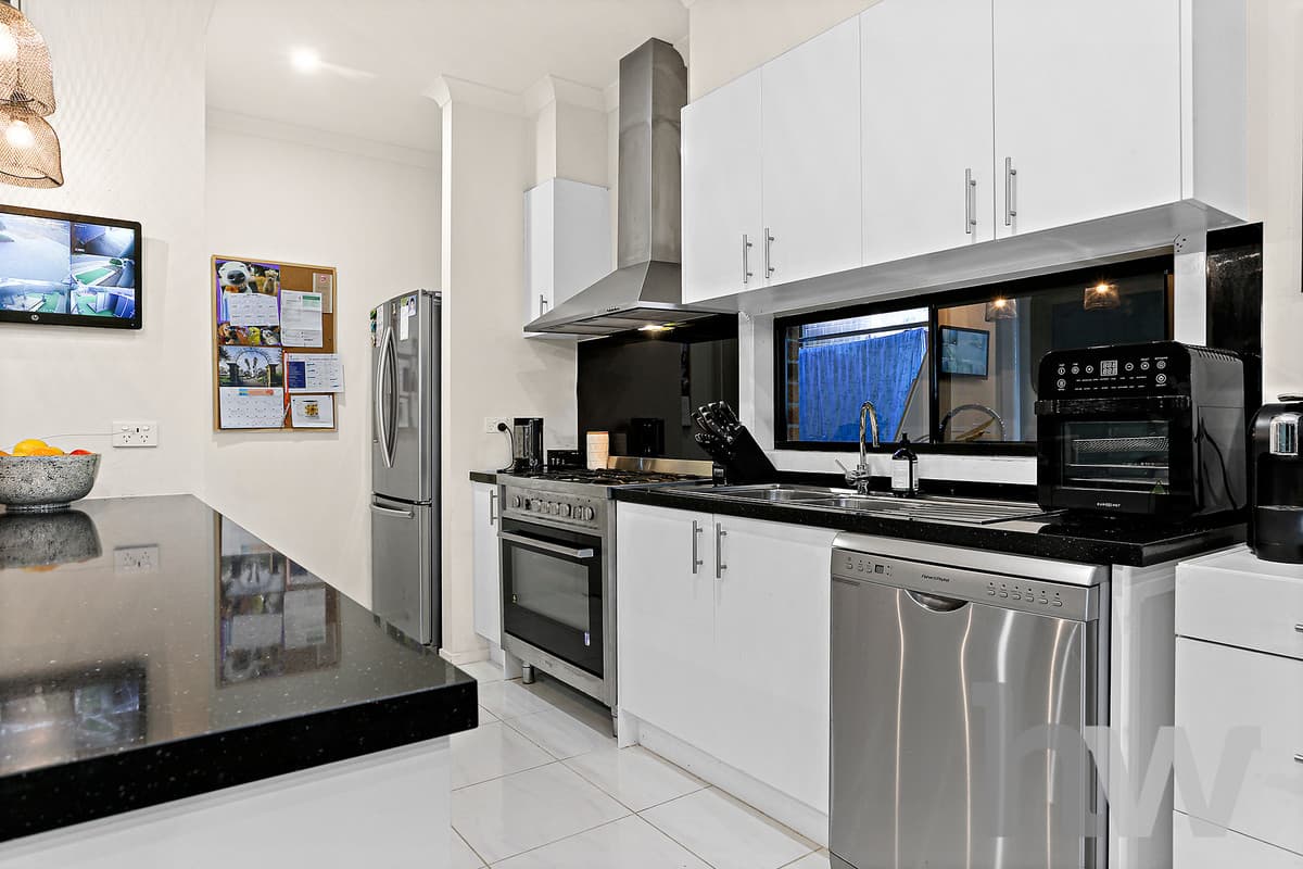 18 Barbara Drive, LARA VIC 3212, Lara - Thumbnail 3