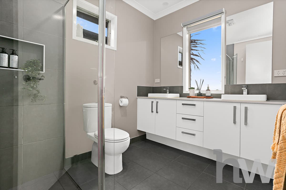90 Canterbury Road West, LARA VIC 3212, Lara - Thumbnail 4