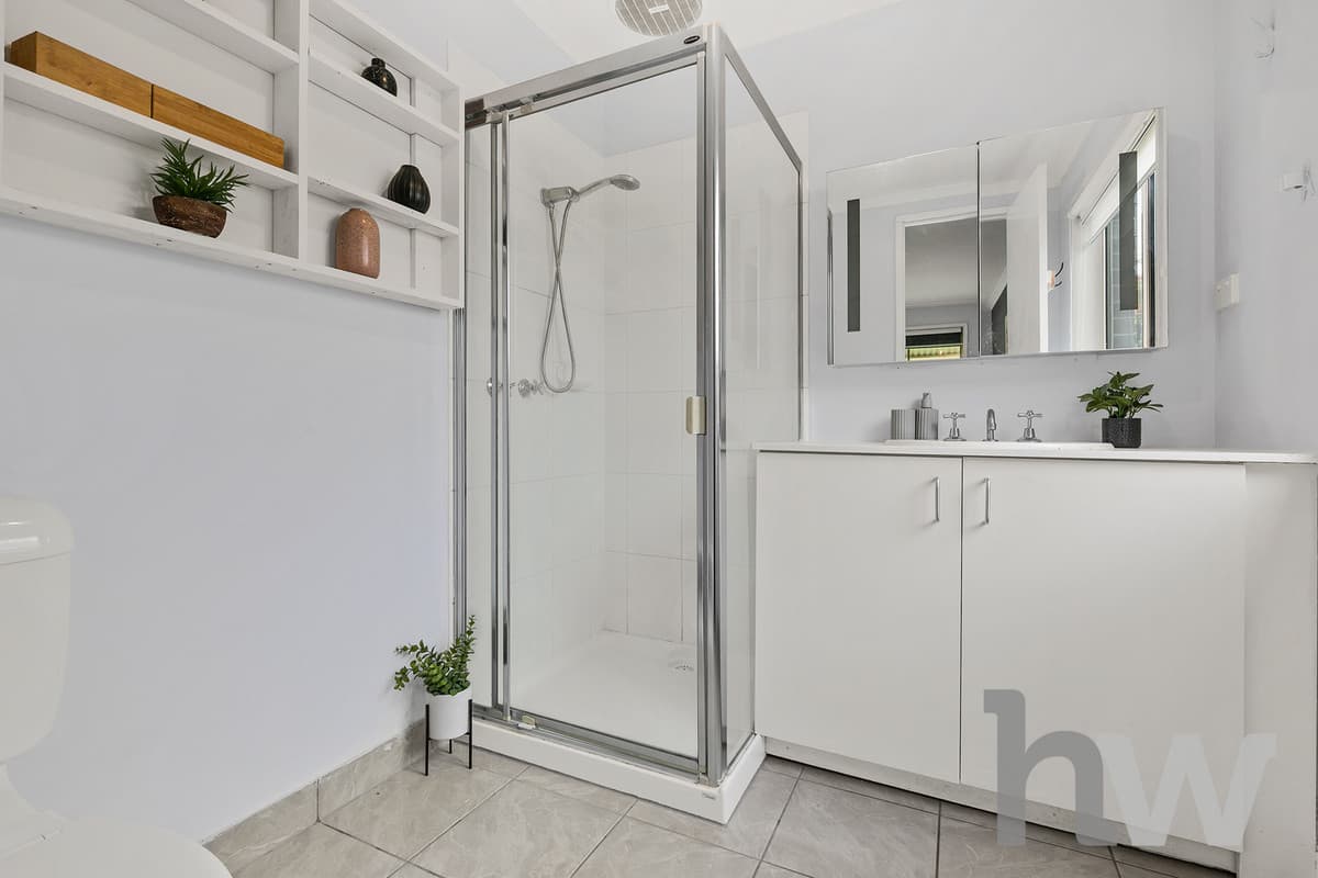 42 Paratone Crescent, ST ALBANS PARK VIC 3219, St Albans Park - Thumbnail 5