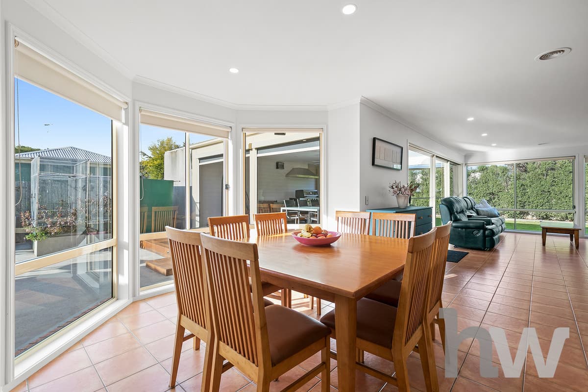 8 Paratone Crescent, ST ALBANS PARK VIC 3219, St Albans Park - Thumbnail 5
