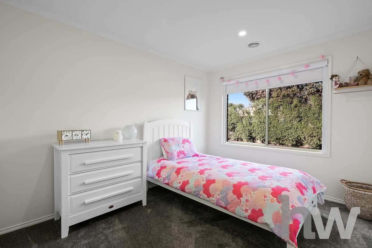 8 Paratone Crescent, ST ALBANS PARK VIC 3219, St Albans Park - Thumbnail 8