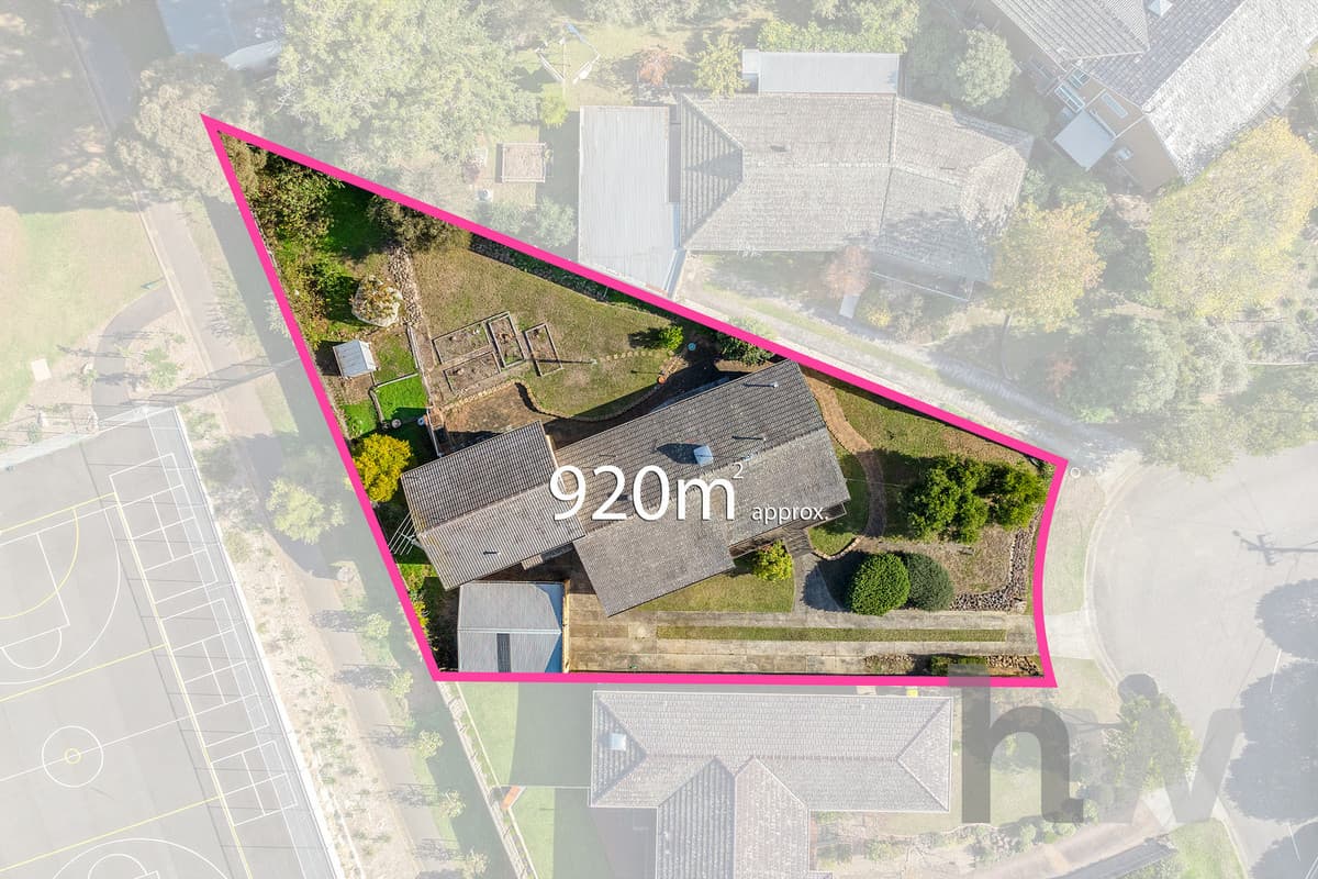 9 Hutcheson Avenue, HIGHTON VIC 3216, Highton - Thumbnail 2