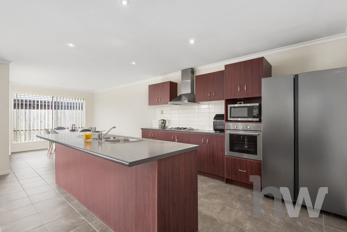 8 Ellesby Court, GROVEDALE VIC 3216, Grovedale - Thumbnail 3