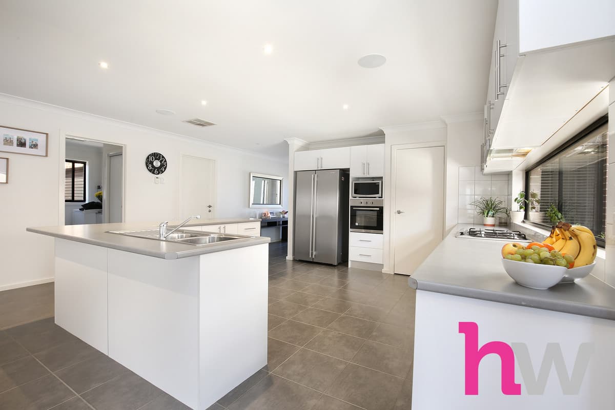 6 Raymond George Place, LARA VIC 3212, Lara - Thumbnail 3