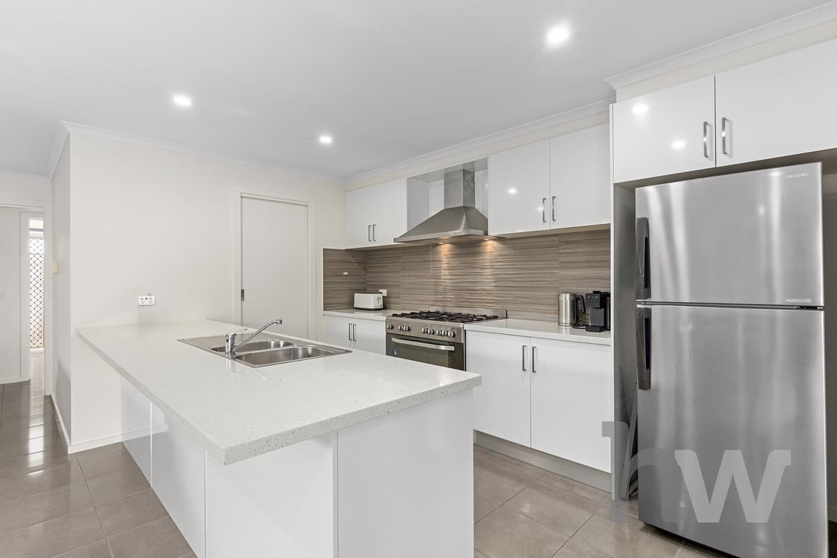 96 Reynolds Road, BELMONT VIC 3216, Belmont - Thumbnail 2