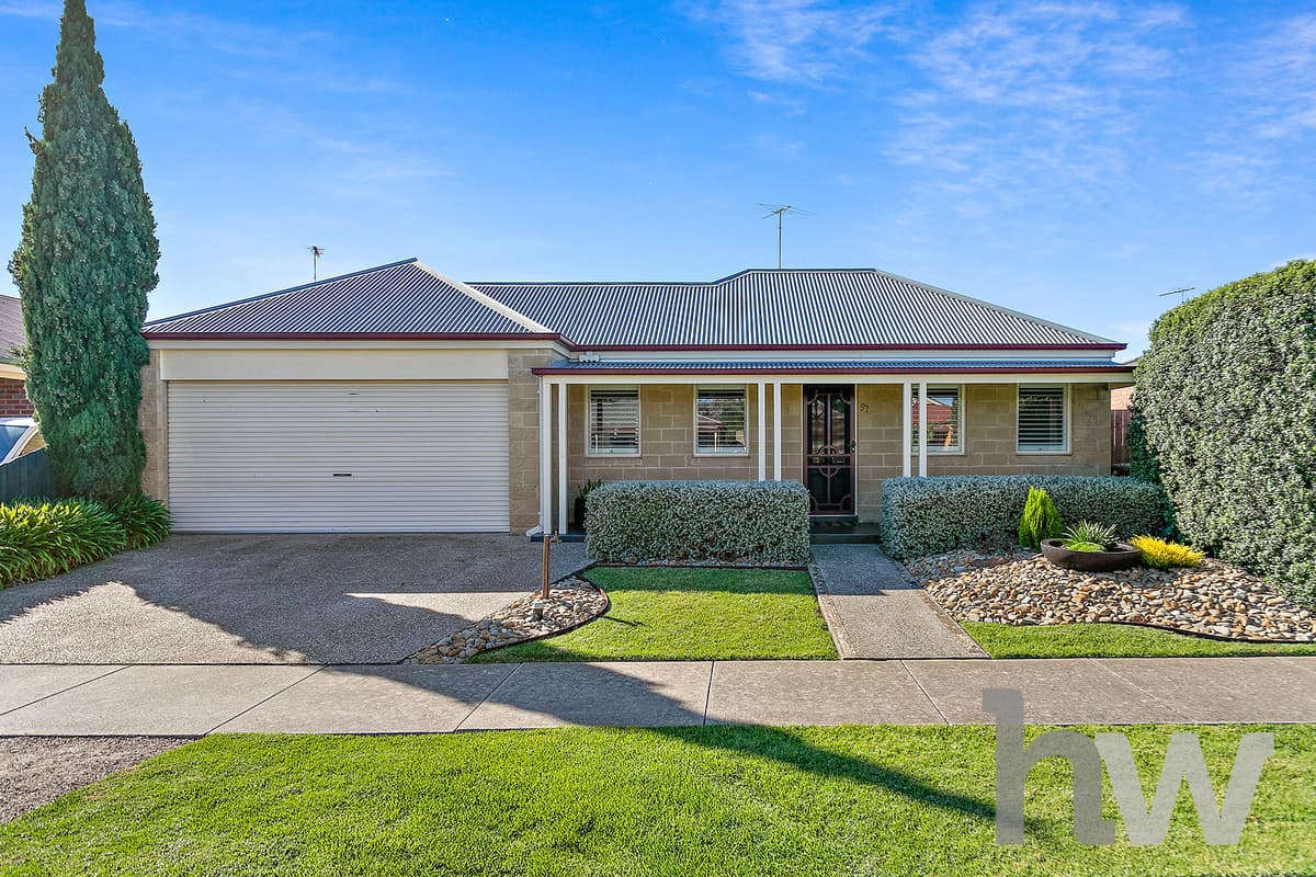 57 Meadenhall Drive, ST ALBANS PARK VIC 3219, St Albans Park - Thumbnail 2