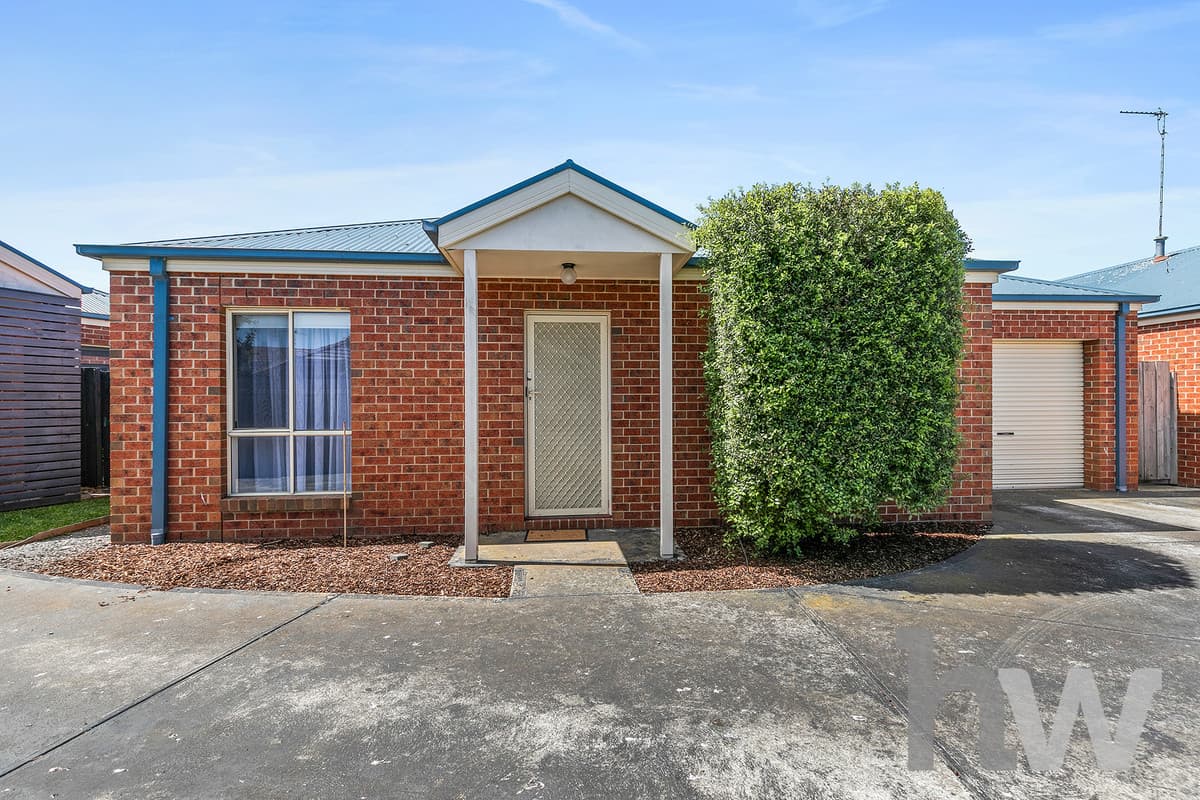 2 / 11-13 Roseview Way, ST ALBANS PARK VIC 3219, St Albans Park - Image 1