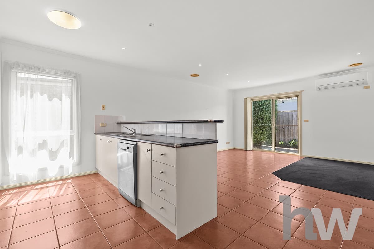 2 / 11-13 Roseview Way, ST ALBANS PARK VIC 3219, St Albans Park - Thumbnail 6