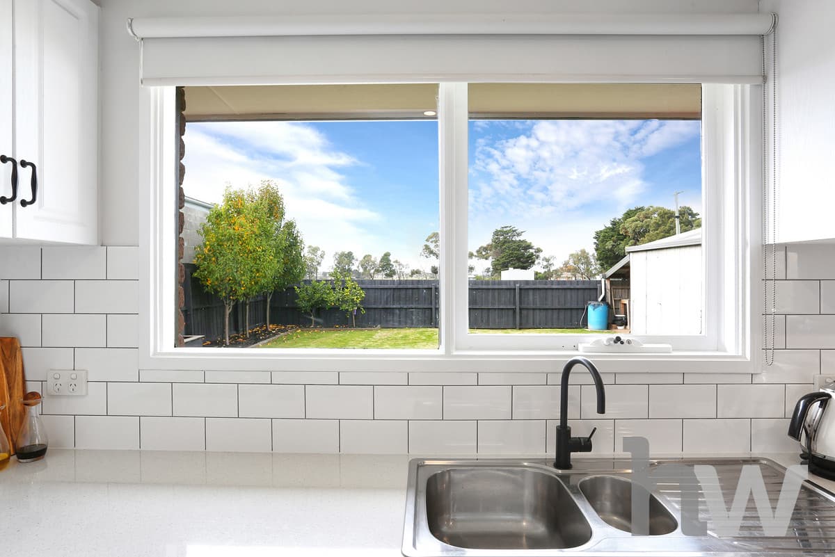 5 Enfield Drive, ST ALBANS PARK VIC 3219, St Albans Park - Thumbnail 8