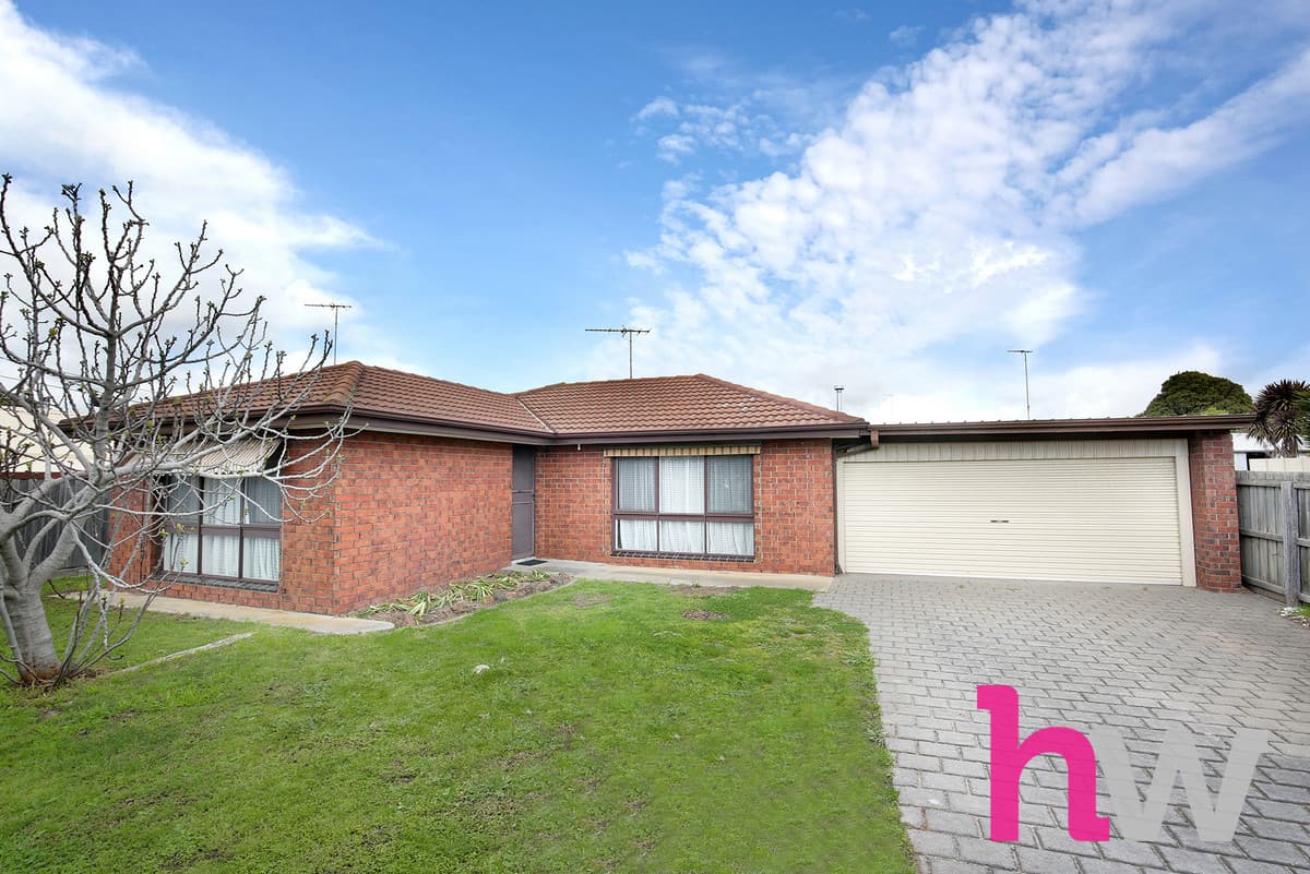 24 East End Crescent, ST ALBANS PARK VIC 3219, St Albans Park - Thumbnail 2