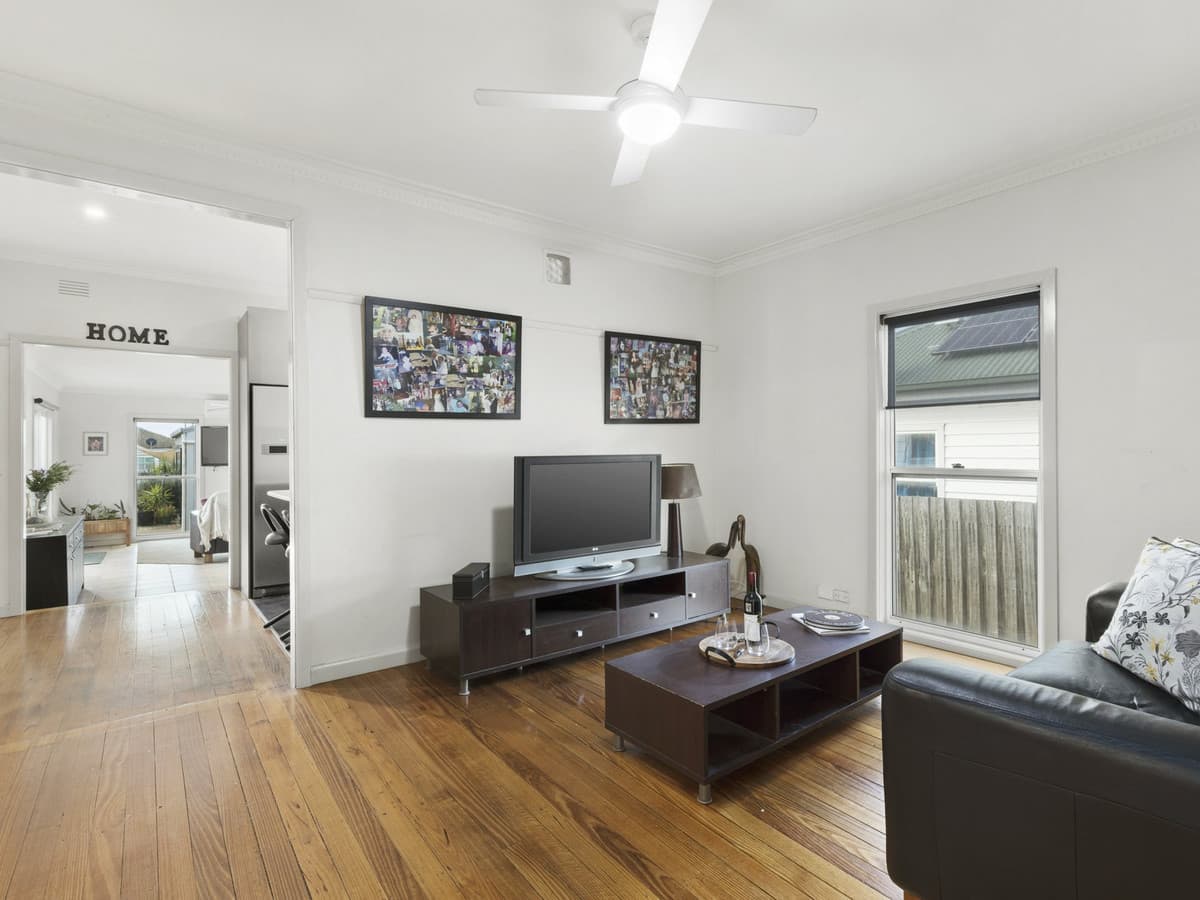 22 Weeroona Avenue, HAMLYN HEIGHTS VIC 3215, Hamlyn Heights - Thumbnail 2