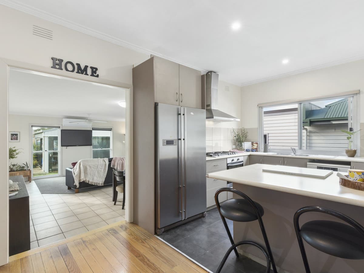 22 Weeroona Avenue, HAMLYN HEIGHTS VIC 3215, Hamlyn Heights - Thumbnail 4