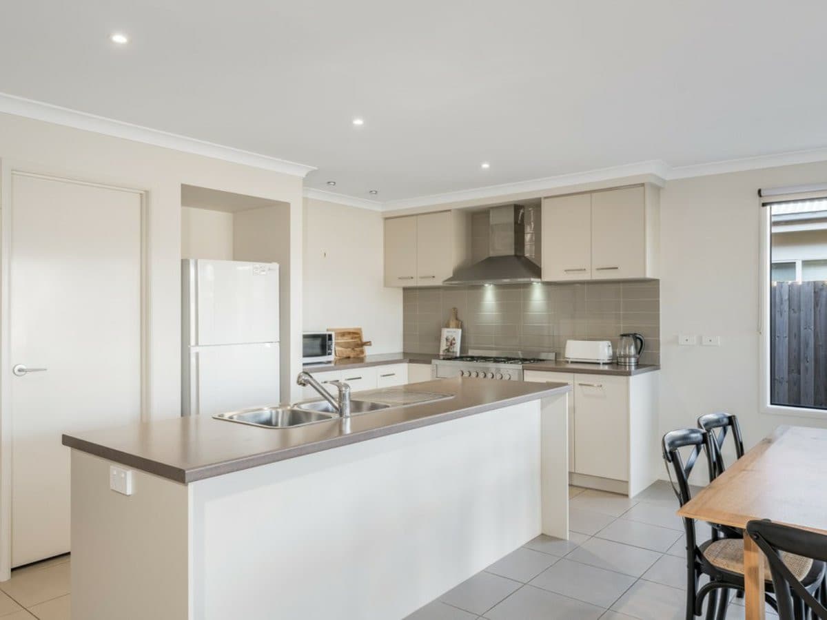 3 Crystall Place, ARMSTRONG CREEK VIC 3217, Armstrong Creek - Thumbnail 2