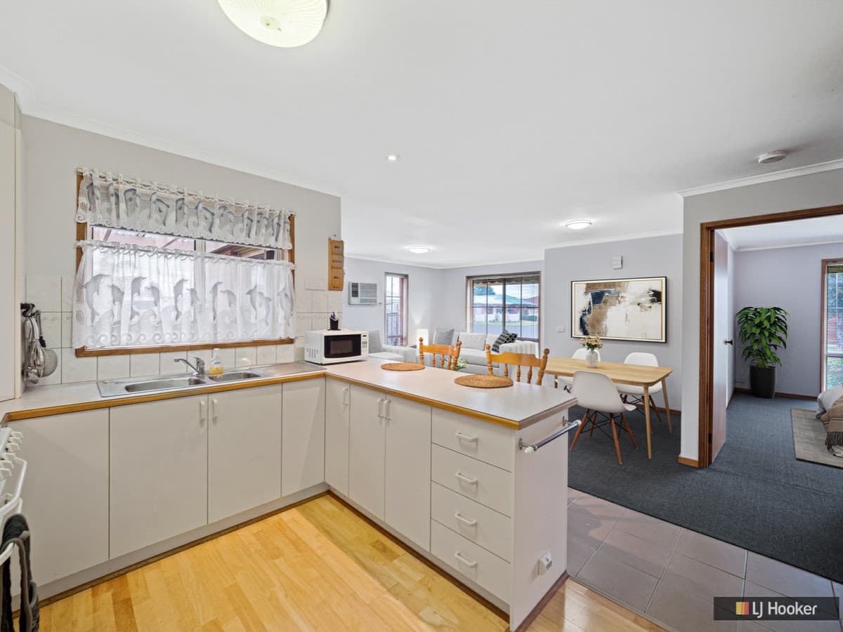 2 Brampton Place, ST ALBANS PARK VIC 3219, St Albans Park - Thumbnail 3