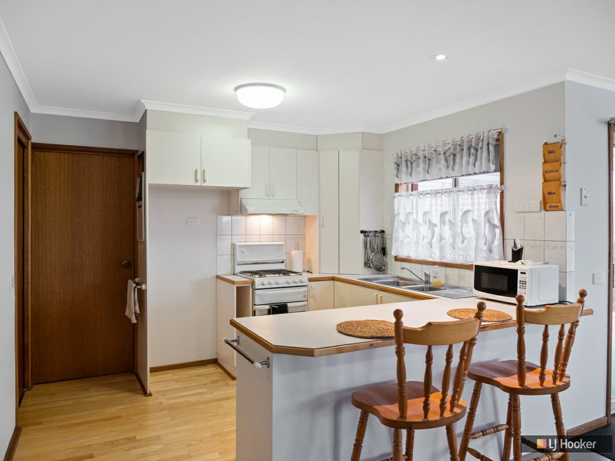 2 Brampton Place, ST ALBANS PARK VIC 3219, St Albans Park - Thumbnail 6