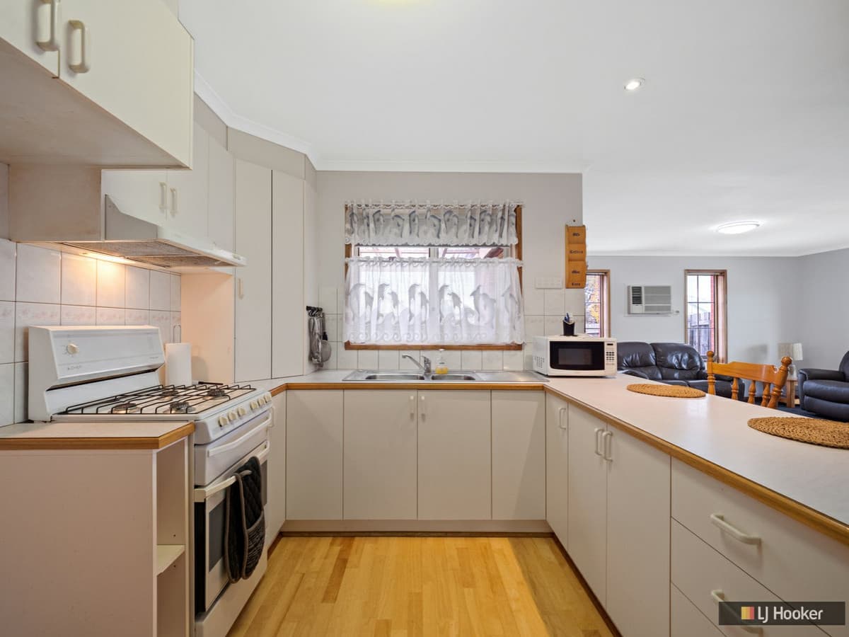 2 Brampton Place, ST ALBANS PARK VIC 3219, St Albans Park - Thumbnail 8