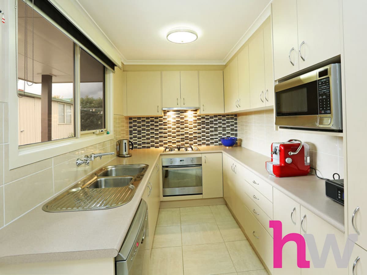 105 Fairbairn Drive, CORIO VIC 3214, Corio - Thumbnail 3