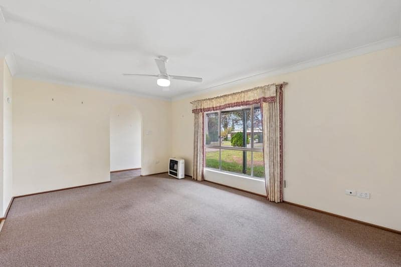 8 Alma Place, Middleton - Thumbnail 2
