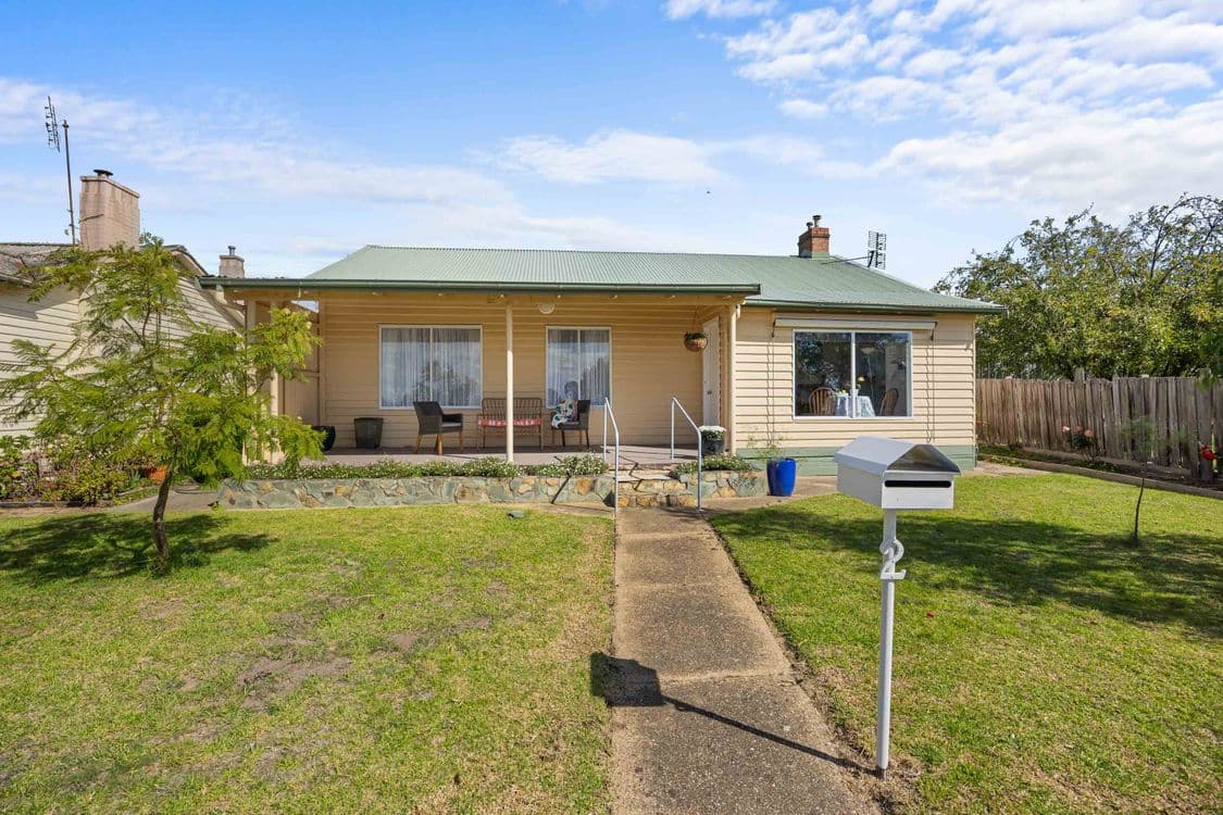 2 Rotary Avenue, ARARAT, VIC 3377, Ararat - Thumbnail 2
