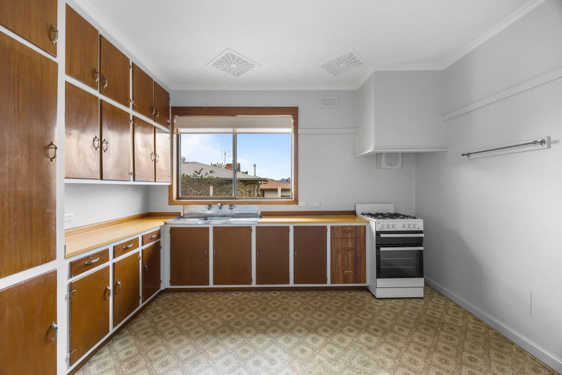 6 Montgomery St, ARARAT, VIC 3377, Ararat - Thumbnail 2